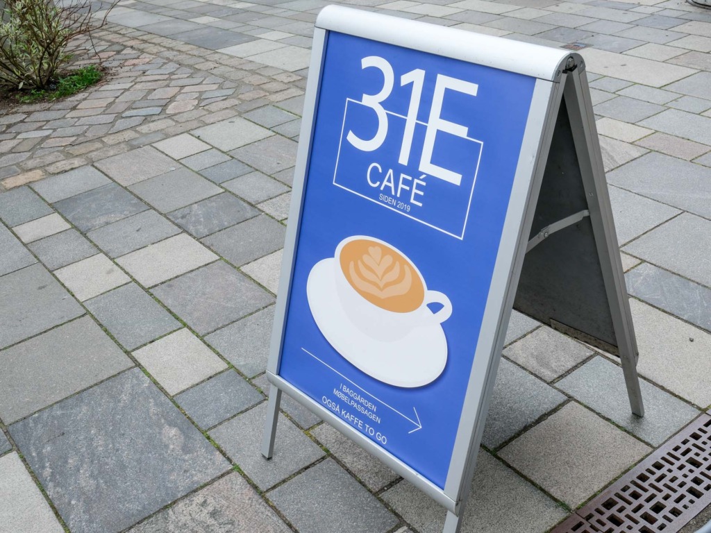 31E Café ligger i en baggård.