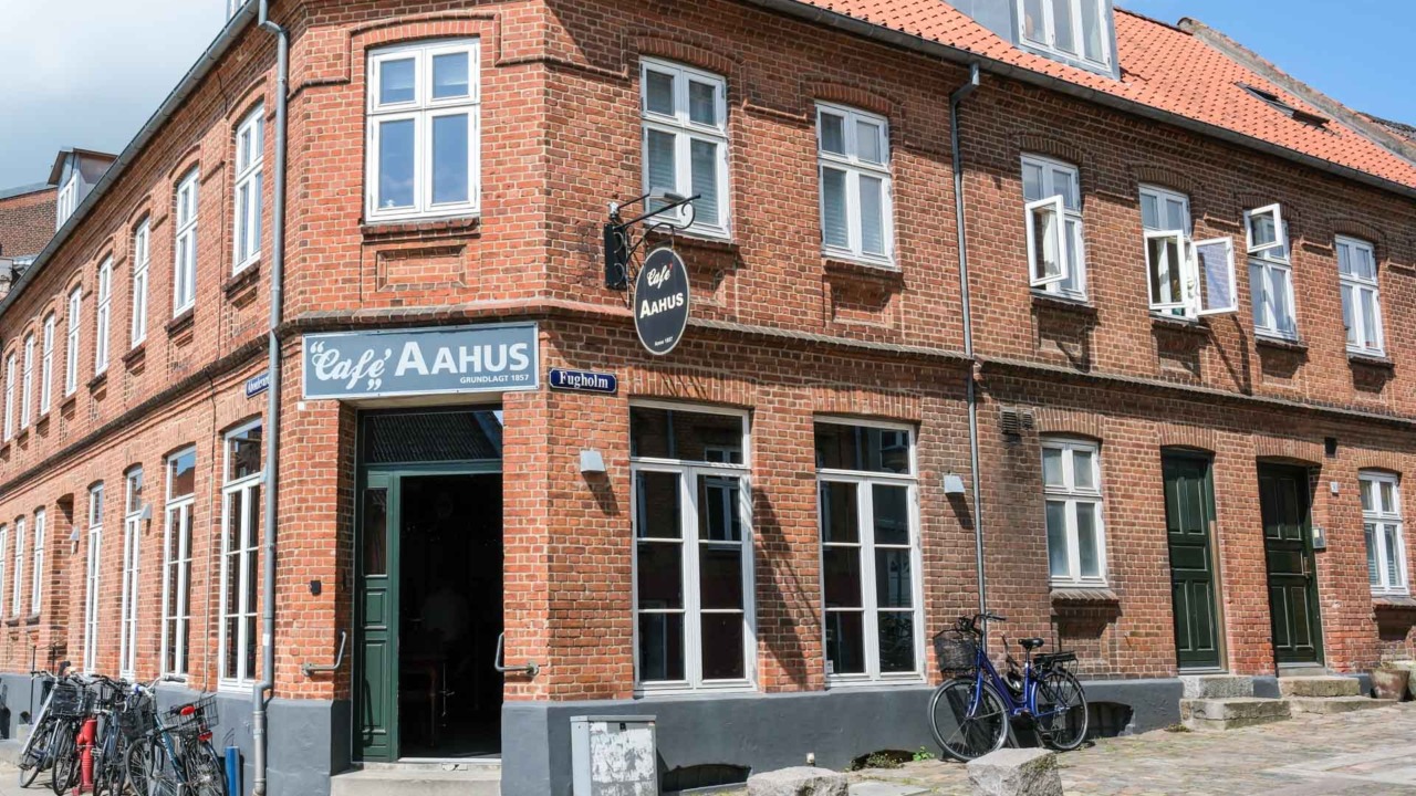 Café Aahus er et værtshus i Horsens.