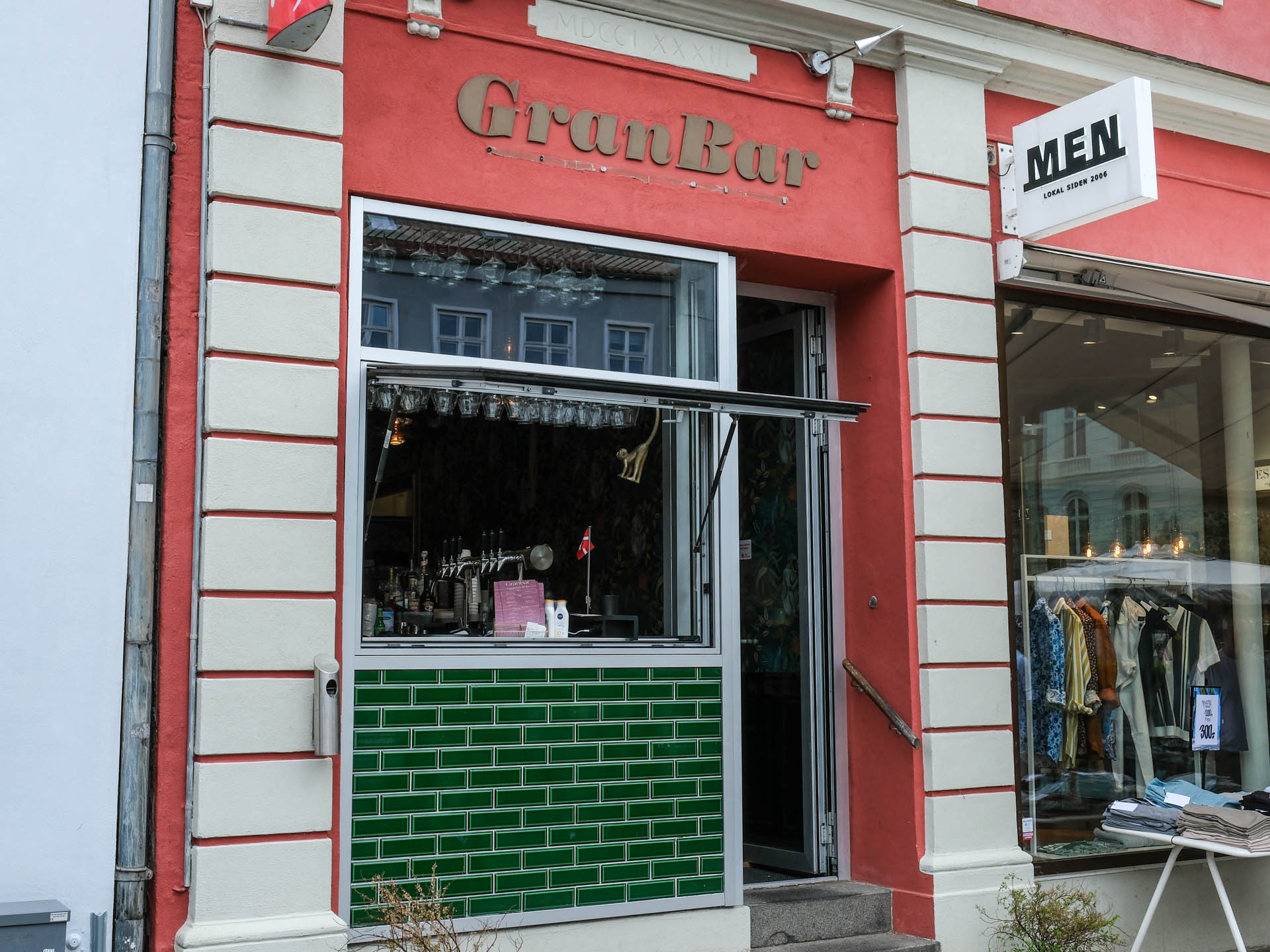 Granbar er en lille bar og spisested i Horsens.