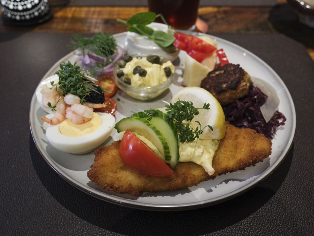 Morzybitten serverer mad som denne frokosttallerken.