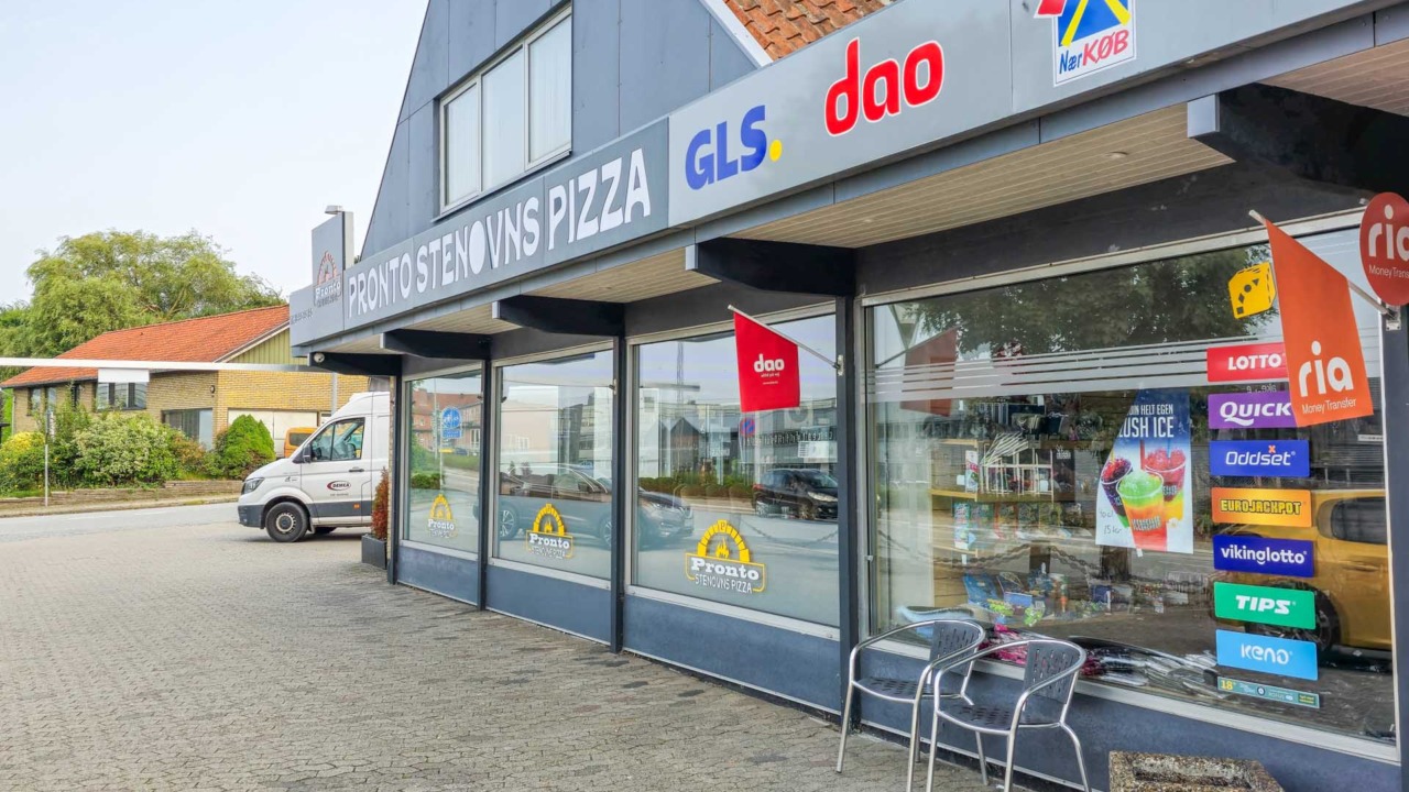 Hos Pronto Stenovns Pizza kan man spise på stedet eller hente takeaway.