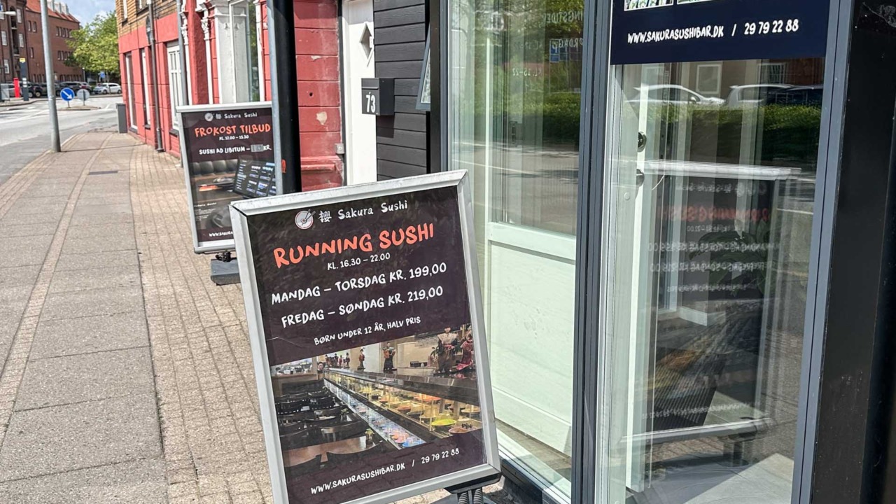 Sakura Sushi har running sushi i Horsens.