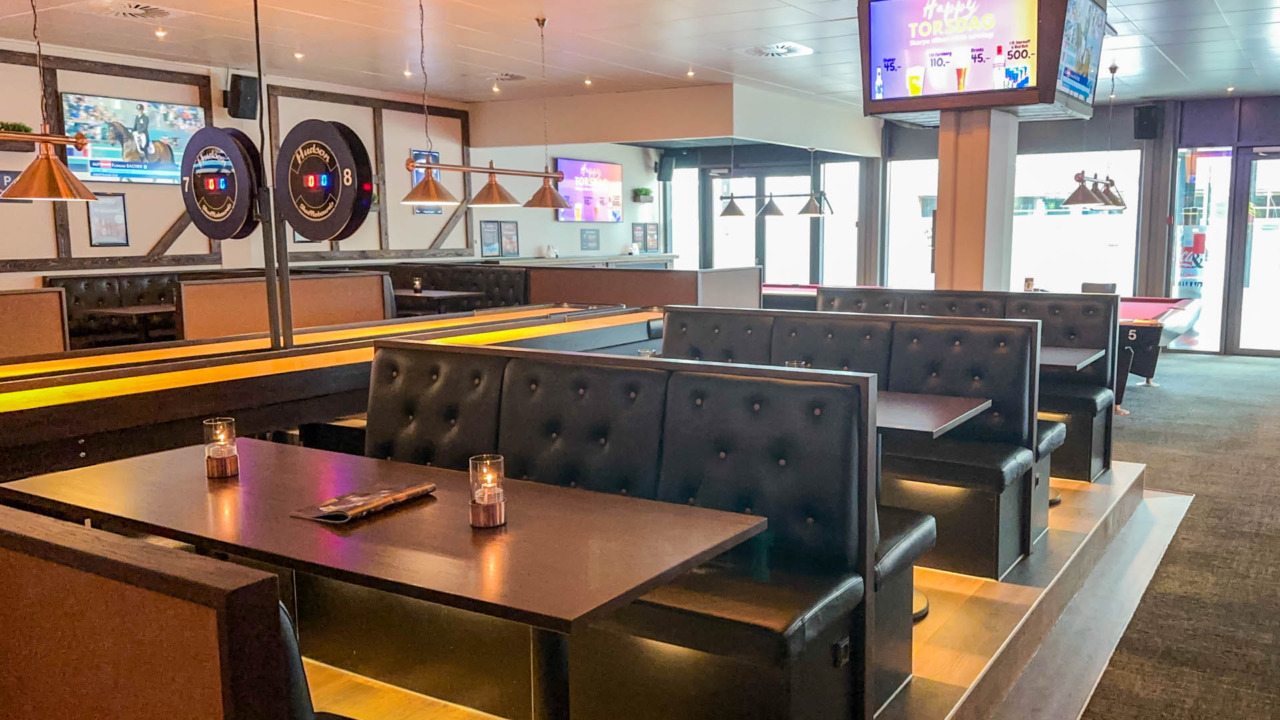 Tag plads eller spil et spil hos Stalden Pool & Sportsbar.