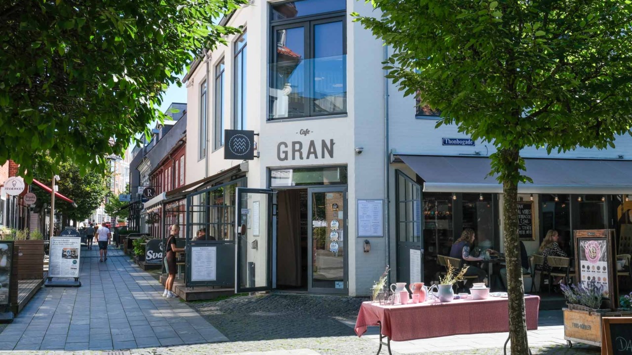 Café Gran ligger på hyggelige Grønnegade i Horsens.