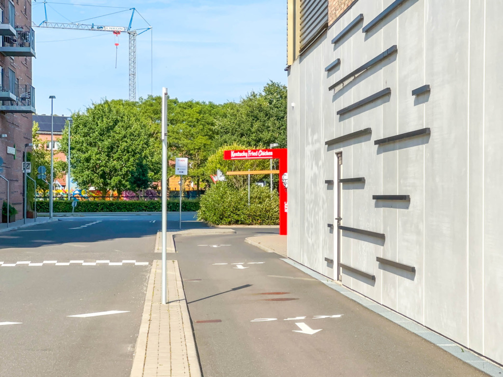 Der er drive thru hos KFC i Horsens.