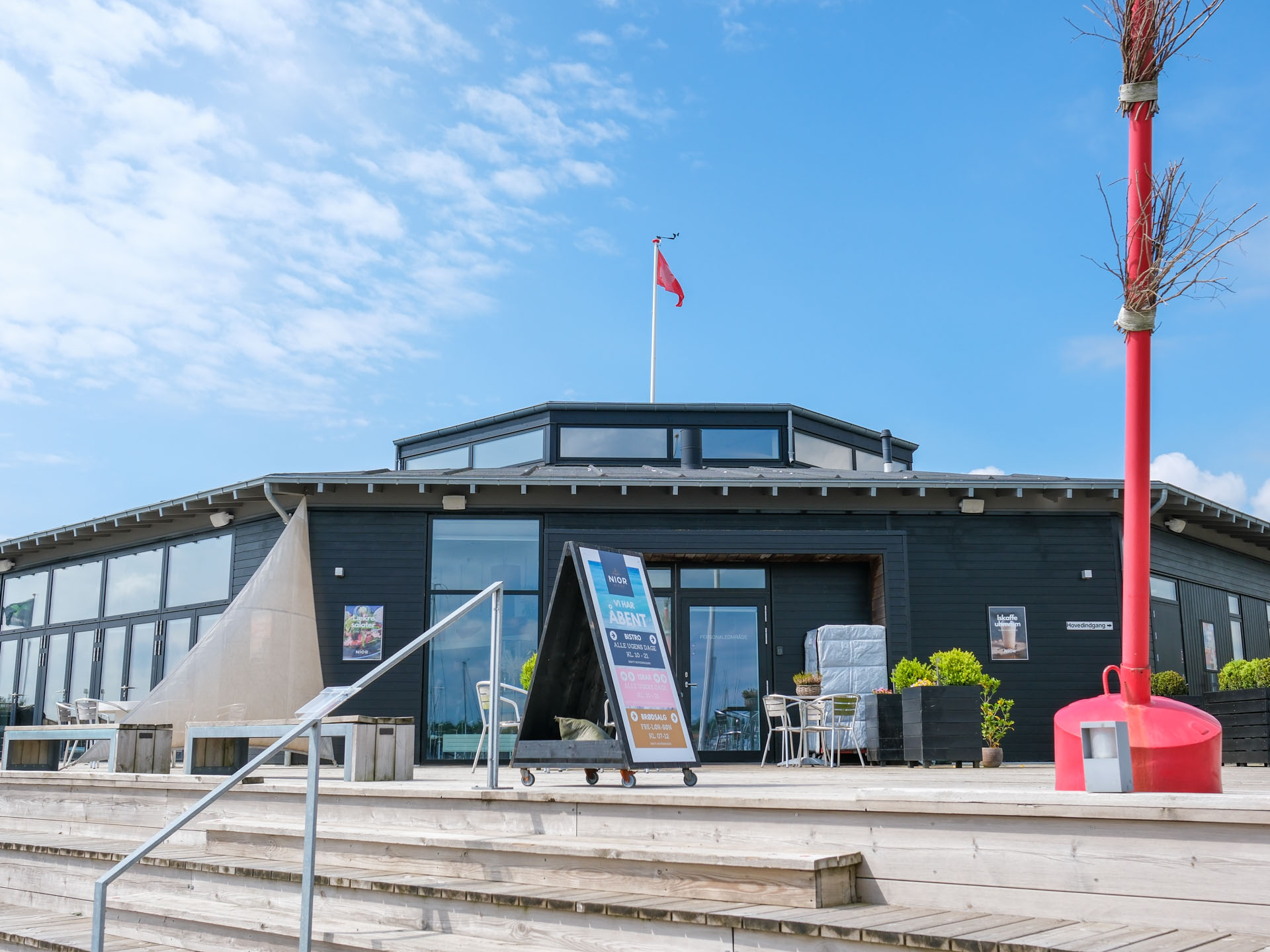 Noir Horsens Bistro ligger lige ud til vandet.