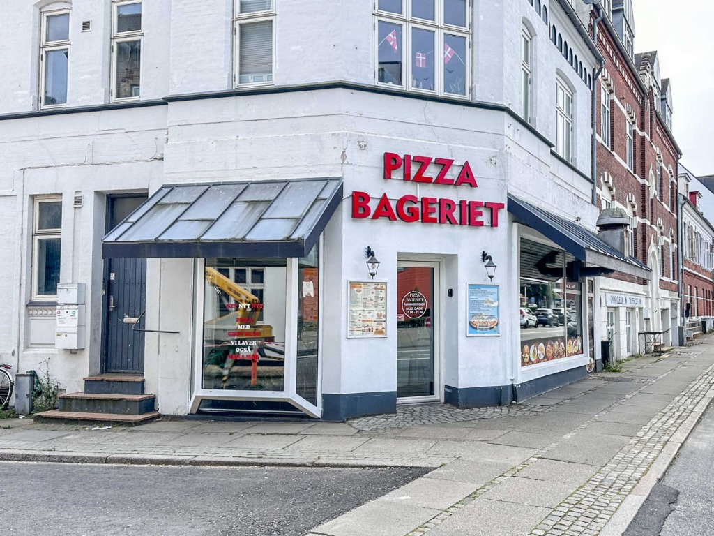 Pizza Bageriet i Horsens har pladser indenfor, men mange kommer efter takeaway.