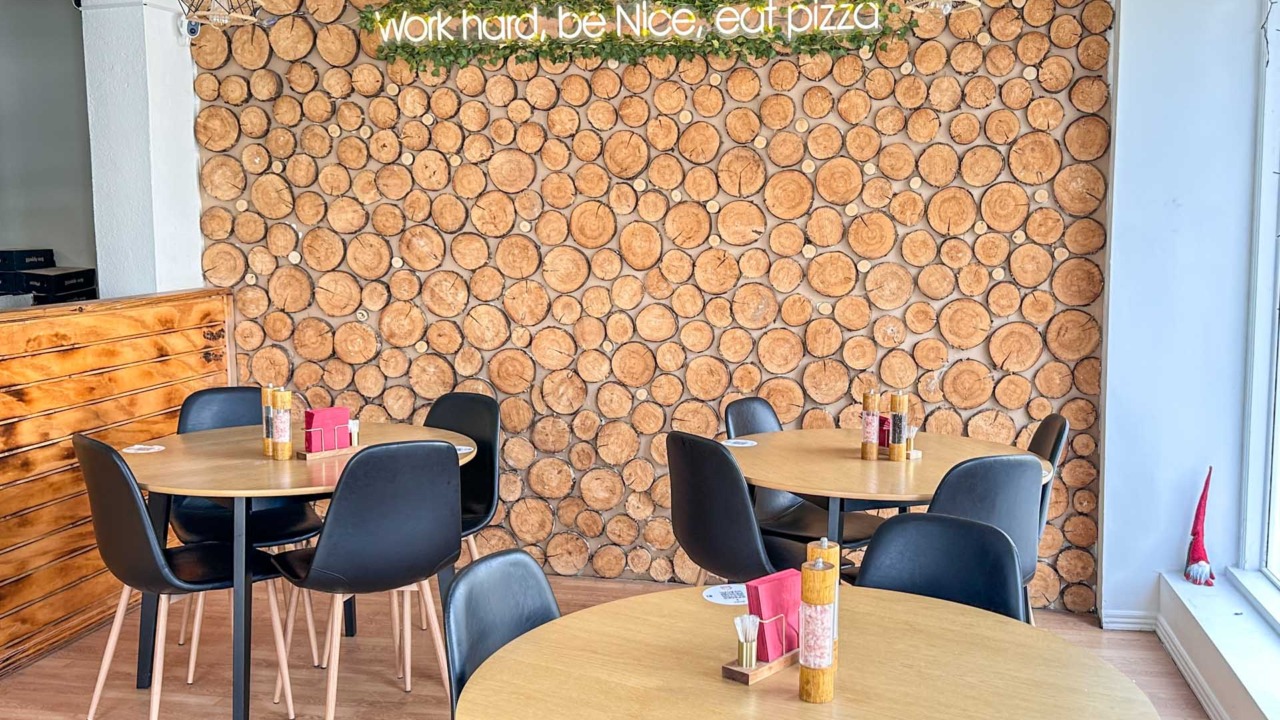 Siddepladser hos Horsens Stenovns Pizza.