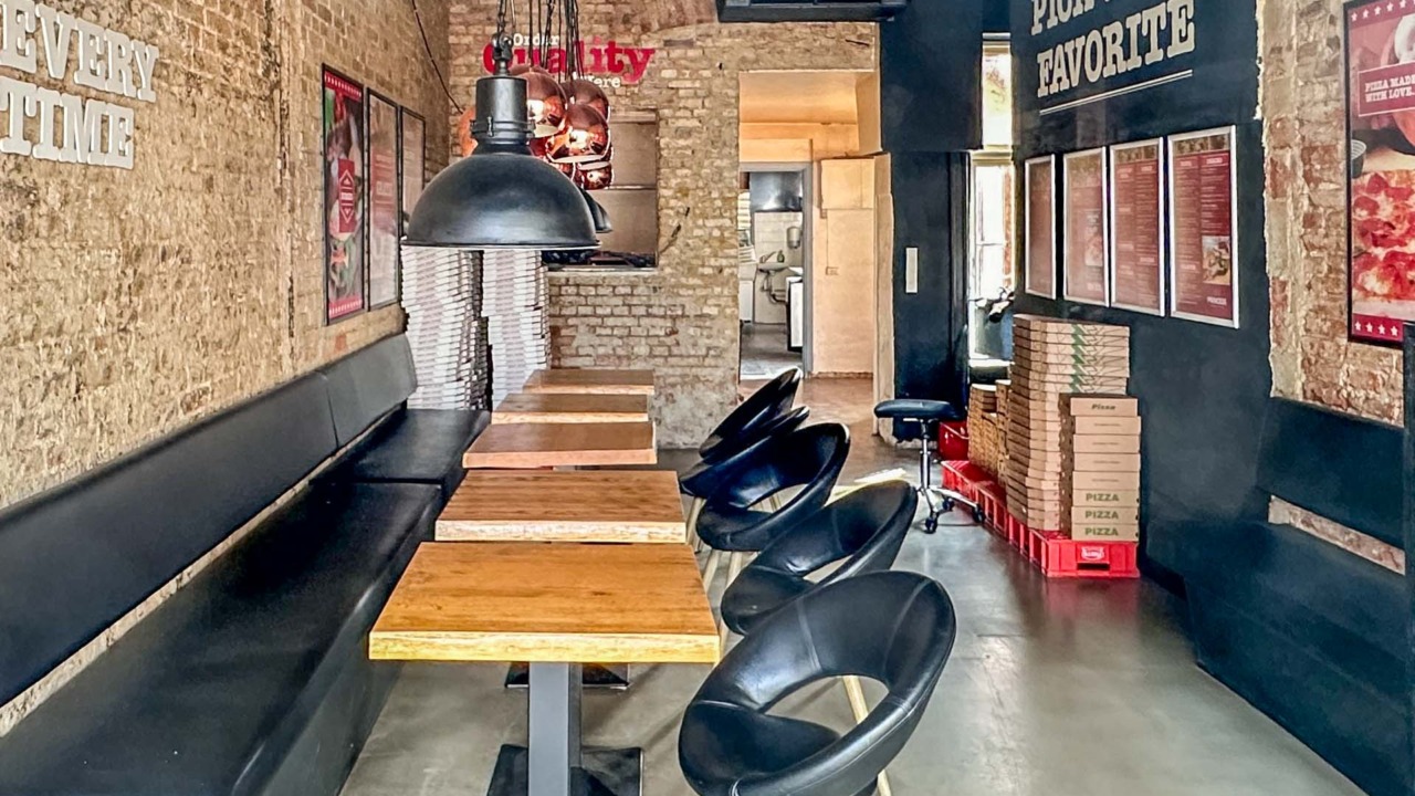 Princess Kebab & Pizzahouse har en enkel indretning.