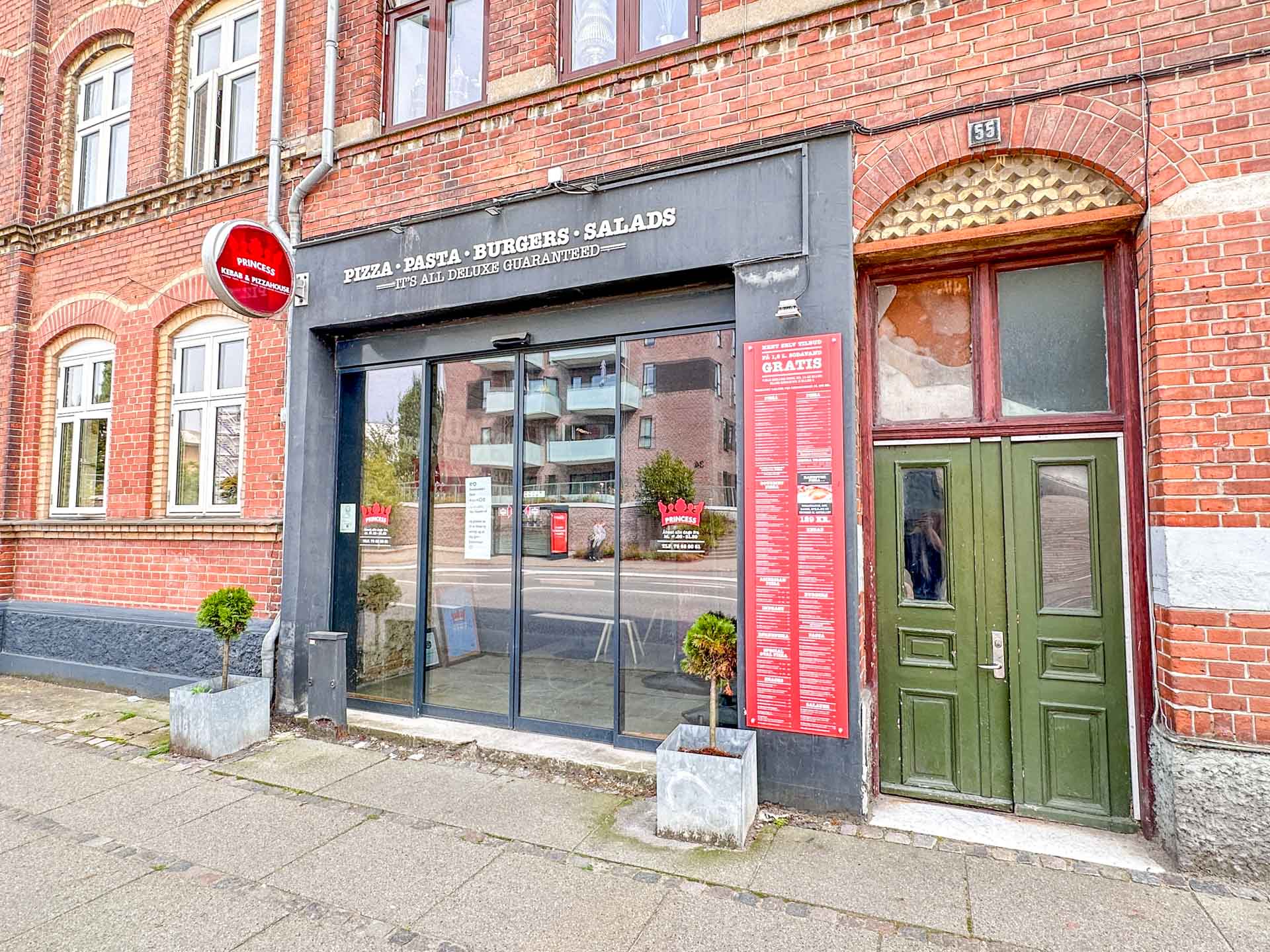 Princess Kebab & Pizzahouse ligger i Sønderbrogade.