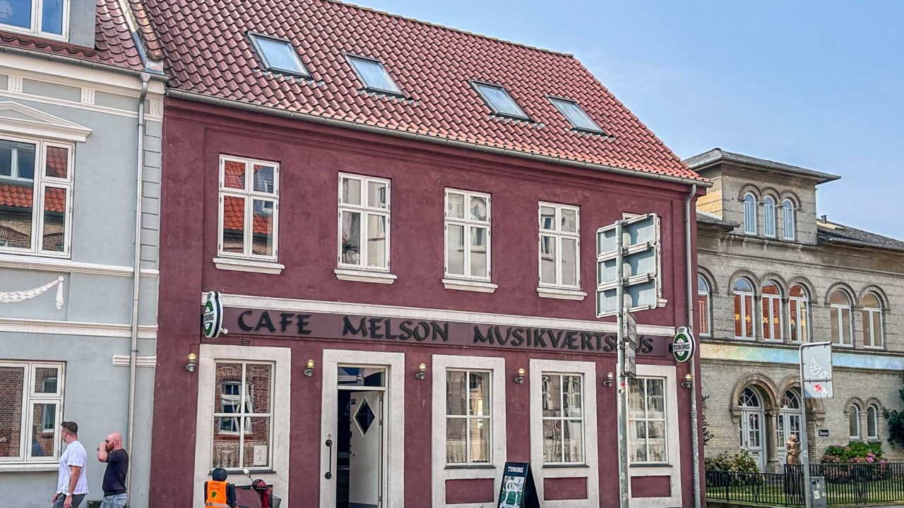 Cafe Melson er et værtshus med livemusik.