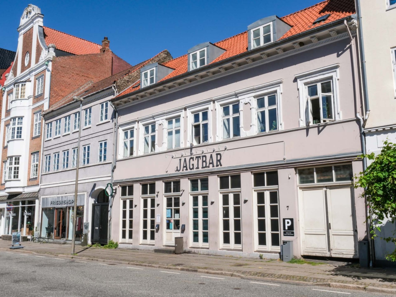 Jagtbar Horsens er en bar i Nørregade.