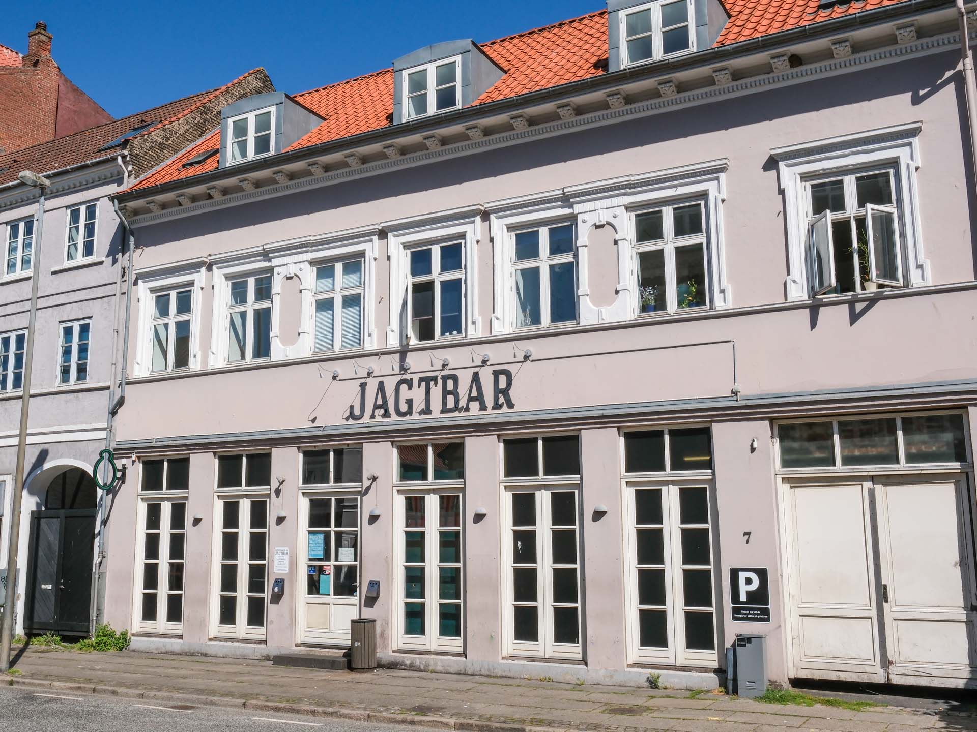 Jagtbar er en stor bar, der ligger i Horsens