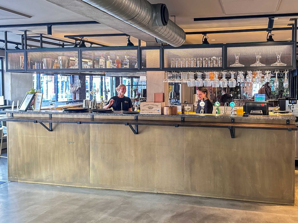 Den store bar hos Kesar i Horsens.