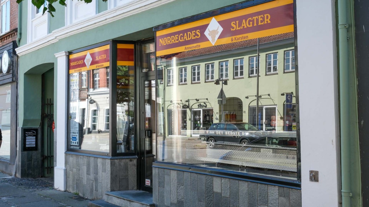 Nørregades Slagter i Horsens set udefra.