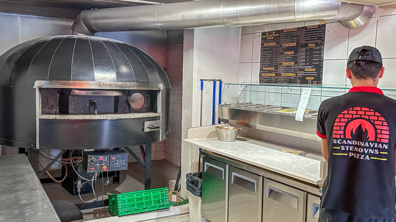 Den store ovn hos Scandinavian Stenovns Pizza.