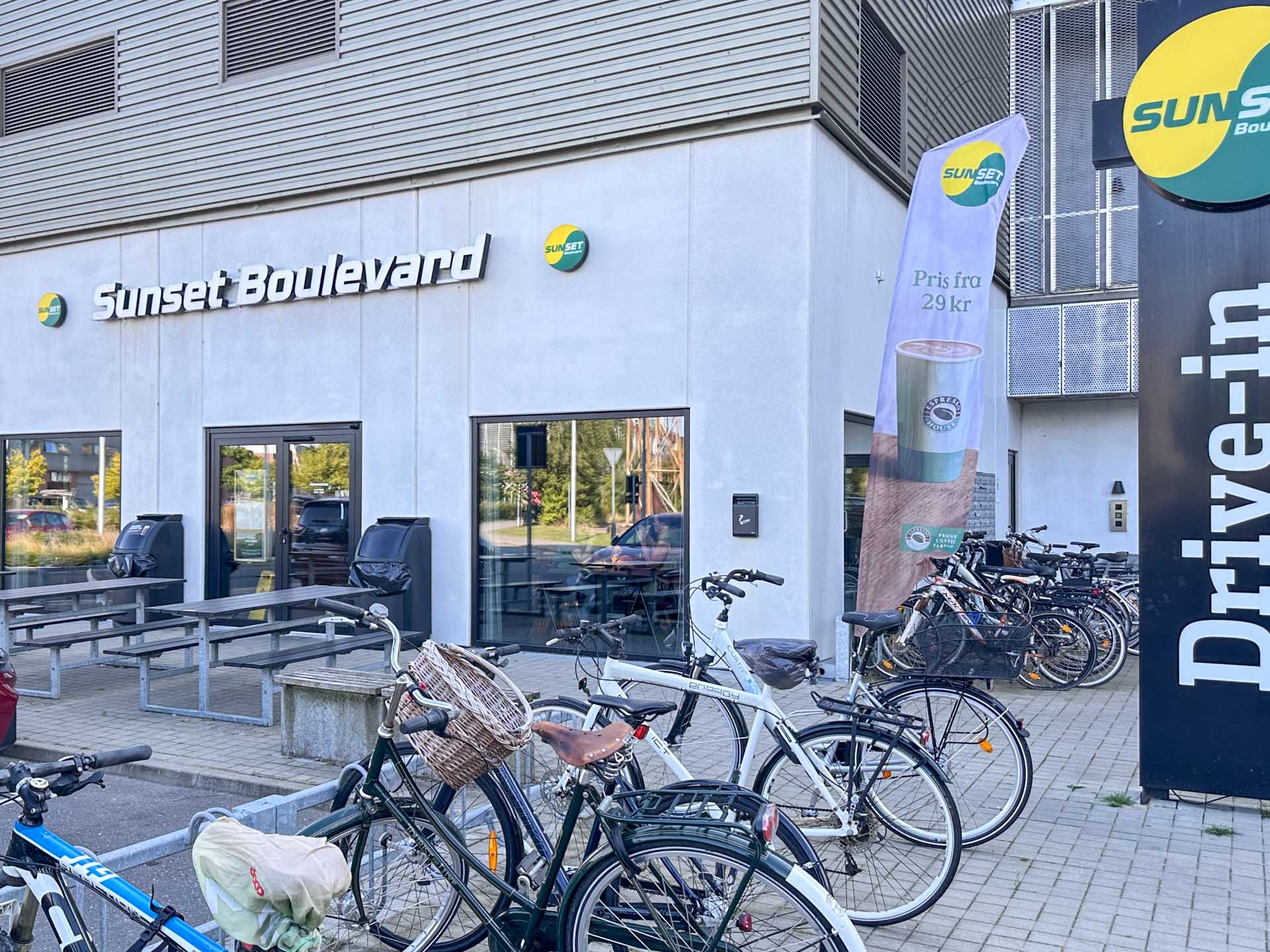Sunset Boulevard ligger på Lilli Gyldenkilde Torv i Horsens.