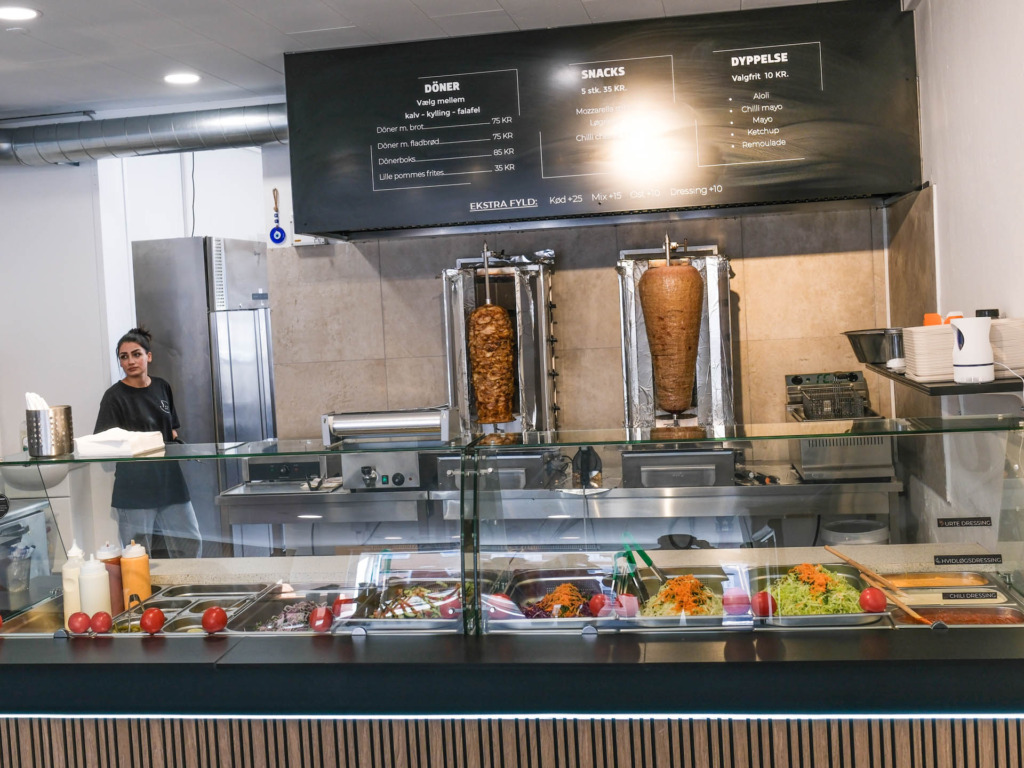 Hos Döner Haus er menukortet overskueligt. Valget står mellem döner med brot (berlinerbrød) eller med fladbrød.