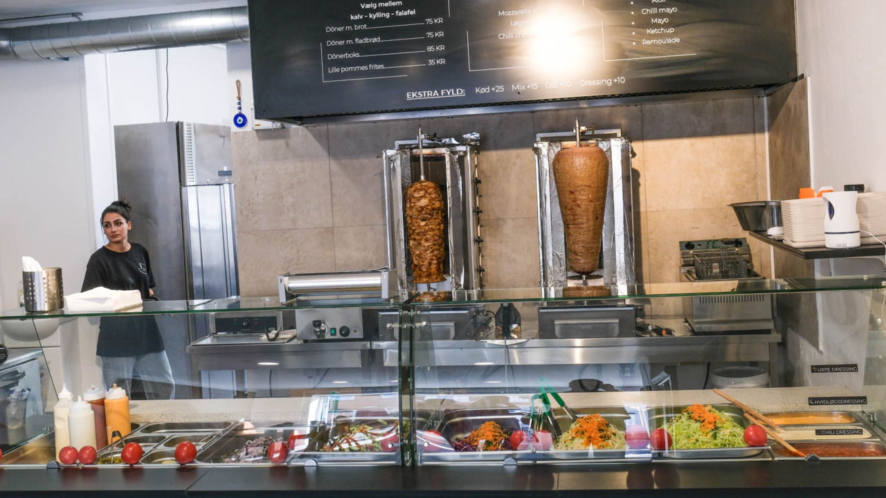Hos Döner Haus er menukortet overskueligt. Valget står mellem döner med brot (berlinerbrød) eller med fladbrød.