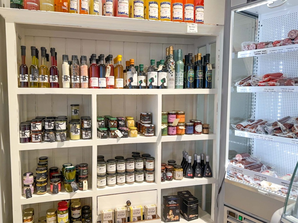 JUTA er en specialbutik med oste og charcuterie.