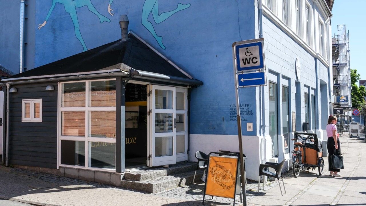 Lunch Deluxe ligger i Nørregade i Horsens.