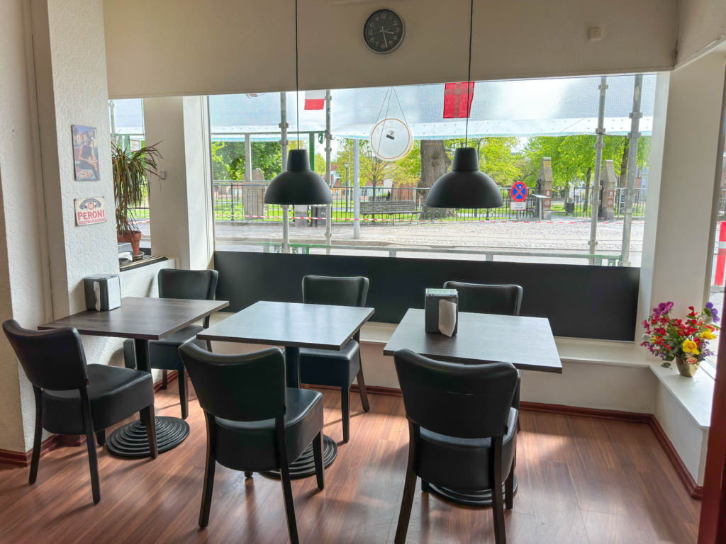 Bella Vita Pizza er en lille, men hyggelig fastfood-restaurant.