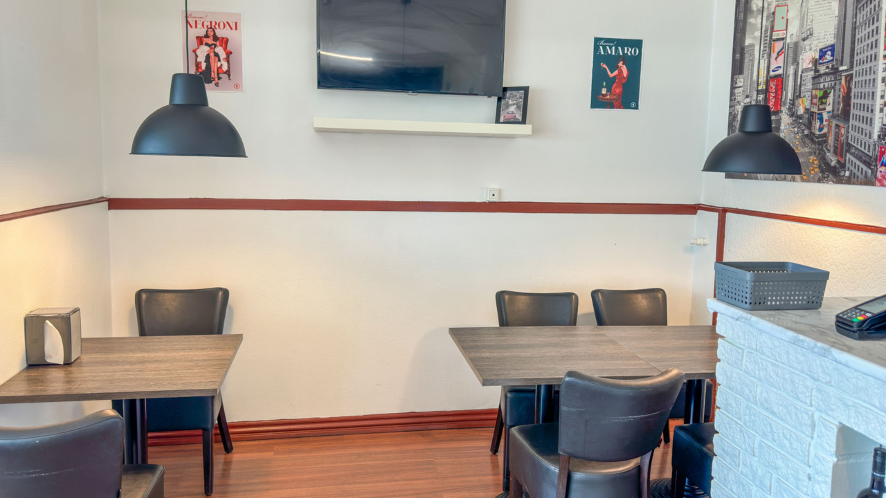 Hos Bella Vita Pizza kan man spise sin mad, men de fleste kommer efter takeaway.