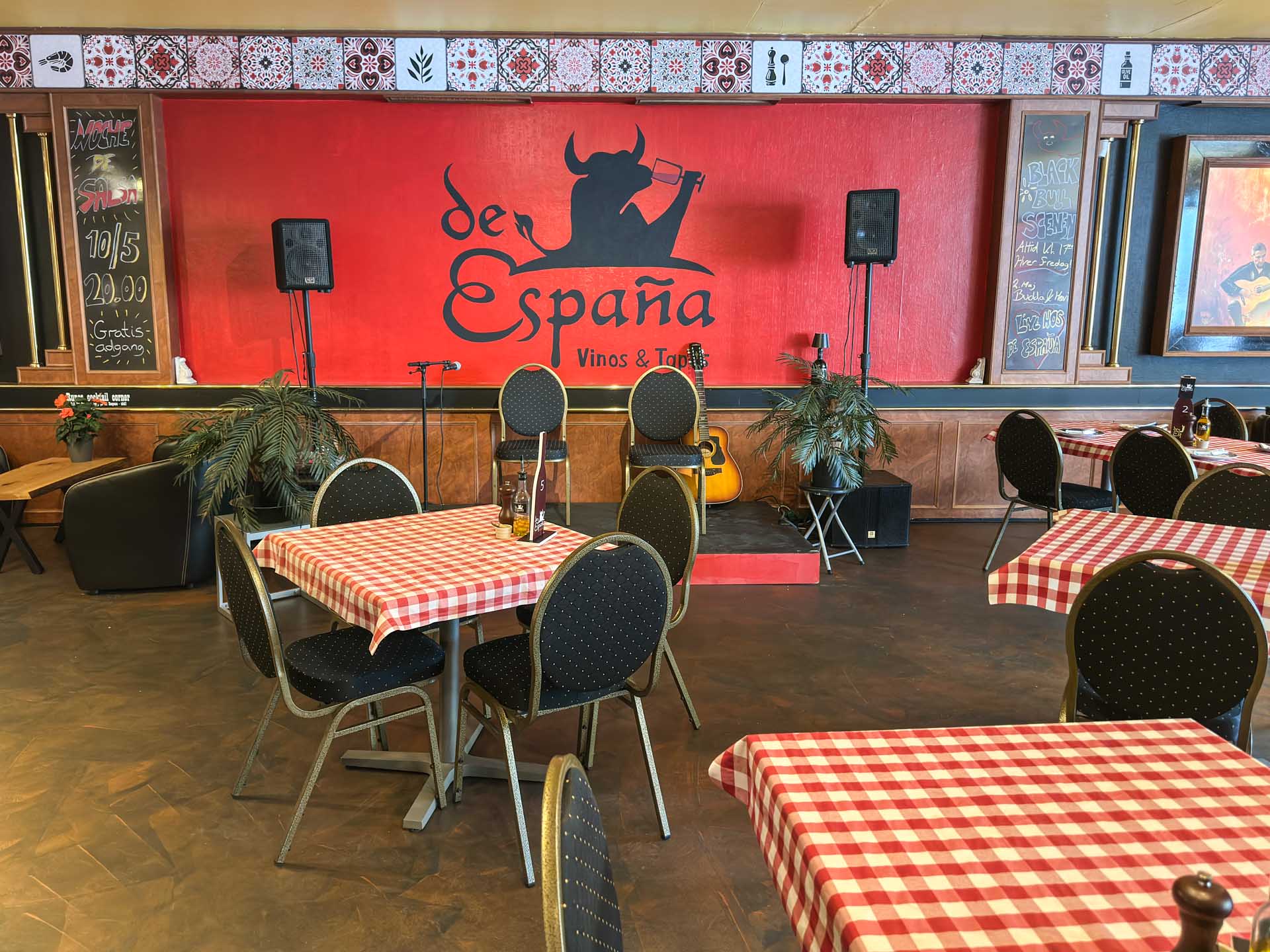 de España i Horsens har af og til stand-up på programmet.