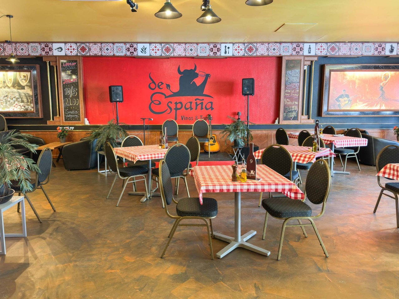 Der er plads til livemusik og stand-up comedy hos De Espana i Horsens.