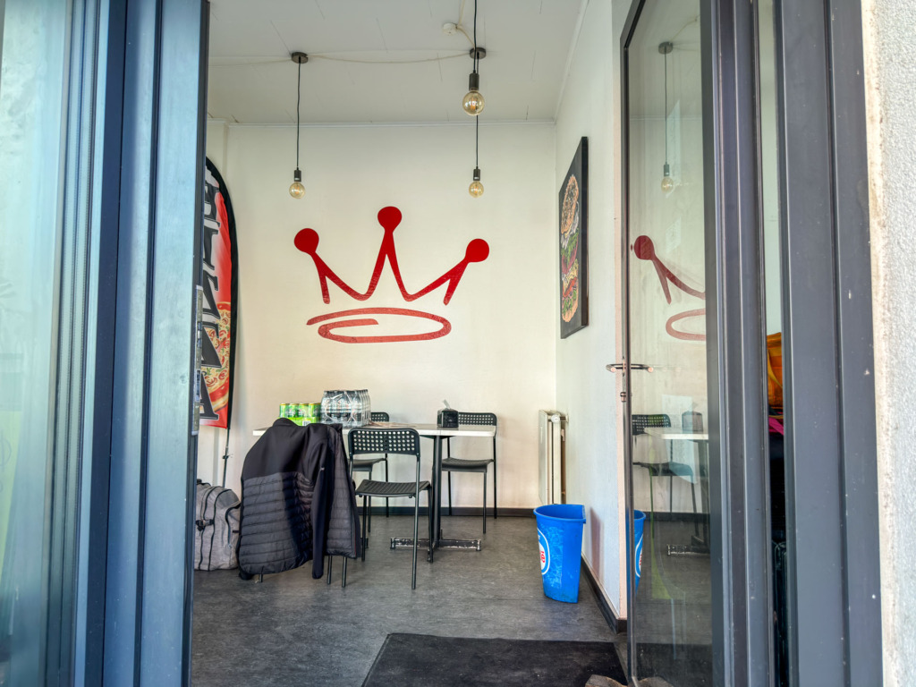 Kongens Pizza & Grill Horsens er en lille takeaway i Horsens.