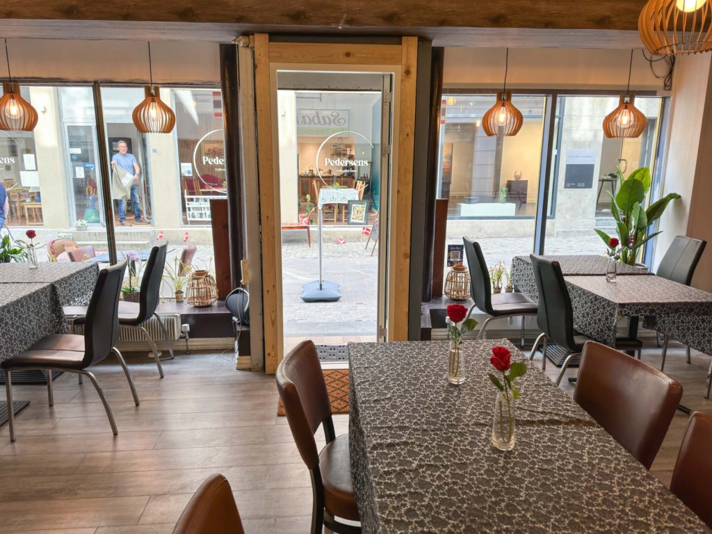 Hyggelig stemning hos Sabai Thai Take Away i Vejle.