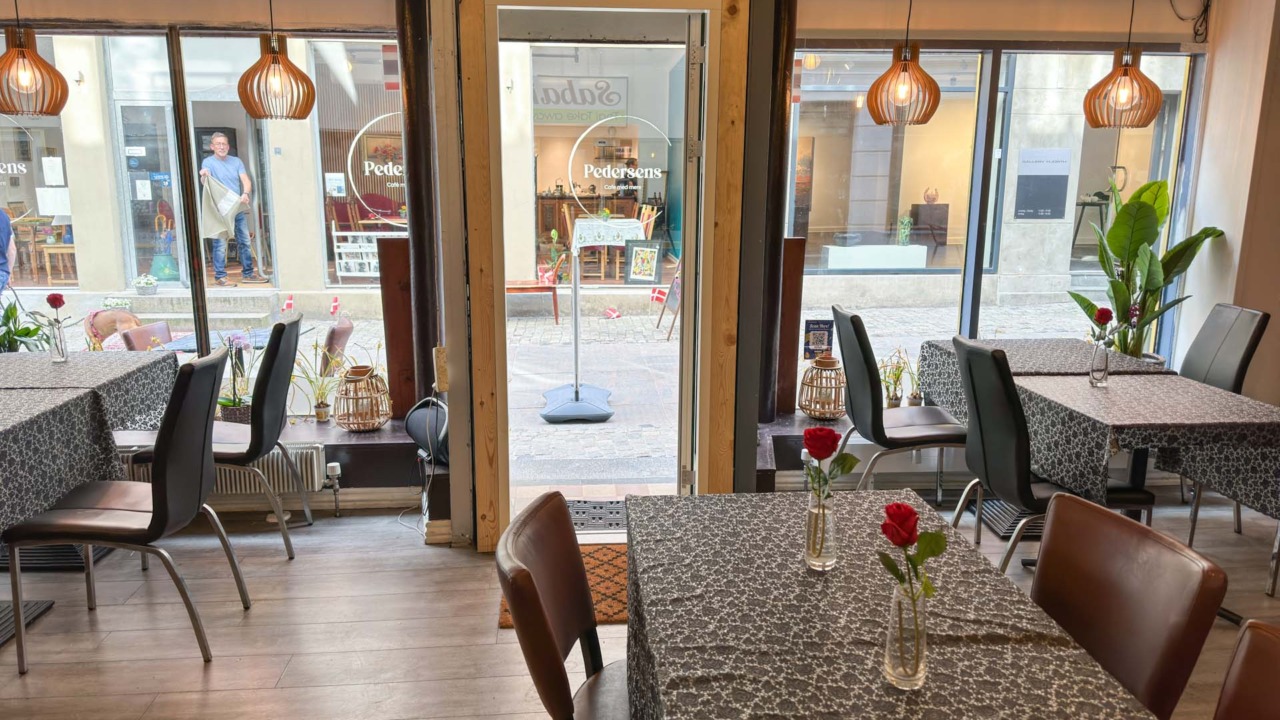 Hyggelig stemning hos Sabai Thai Take Away i Vejle.