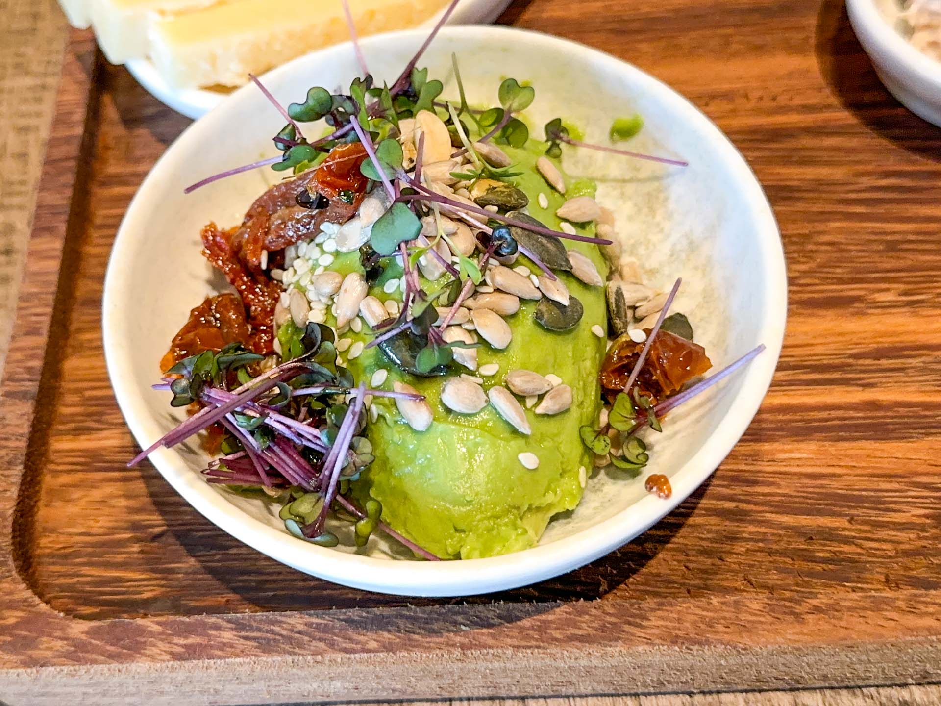 Avocadoservering hos Café Zappa i Horsens.