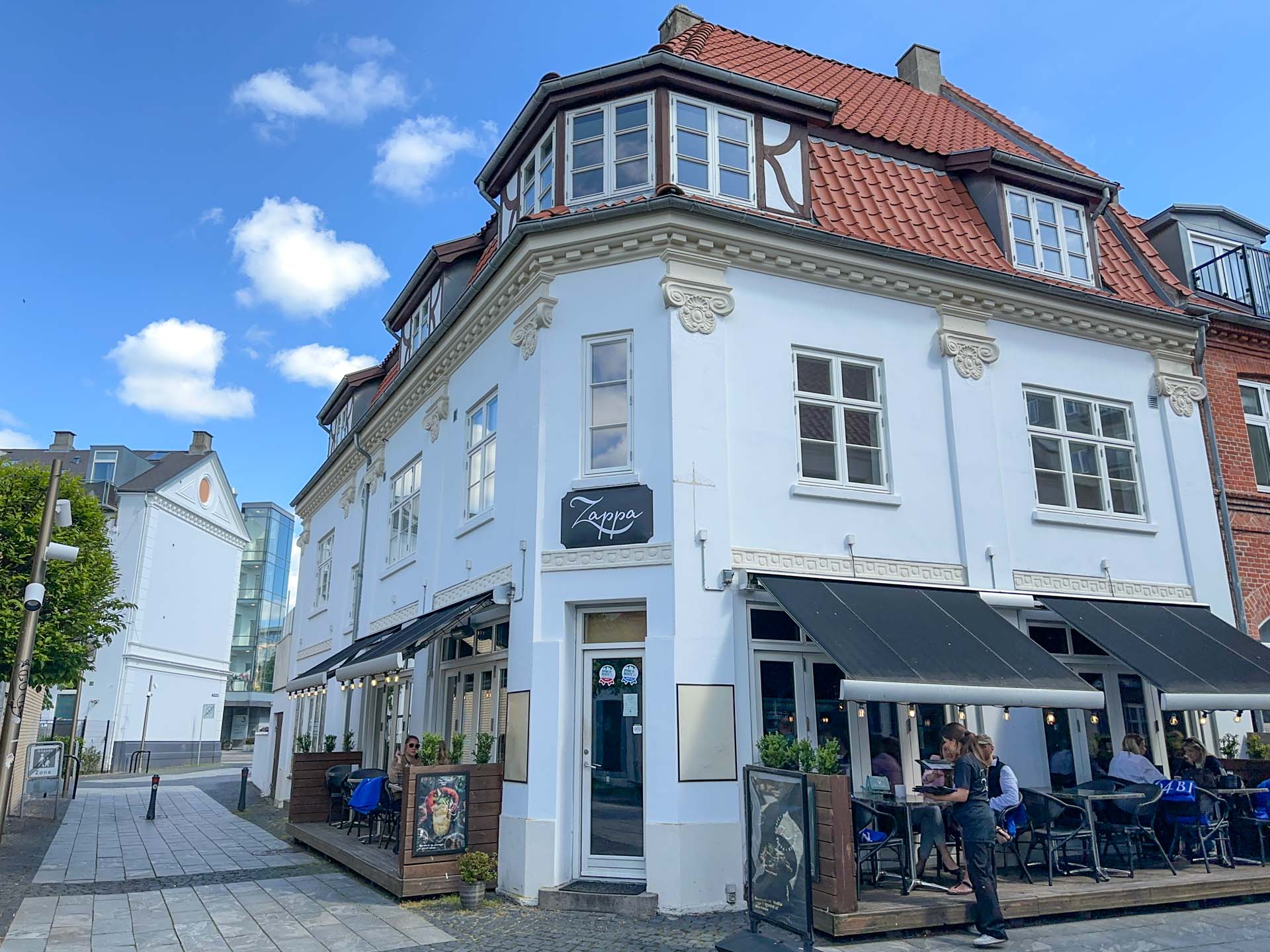 Café Zappa ligger i det charmerende Grønnegade i Horsens. 