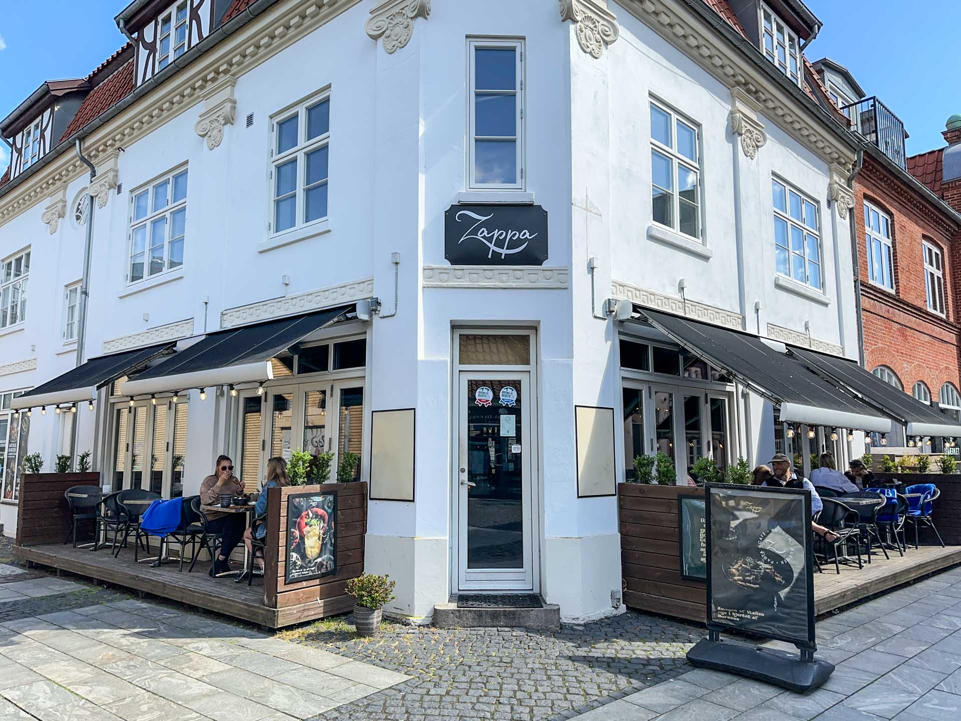 Café Zappa har udeservering i Horsens. 