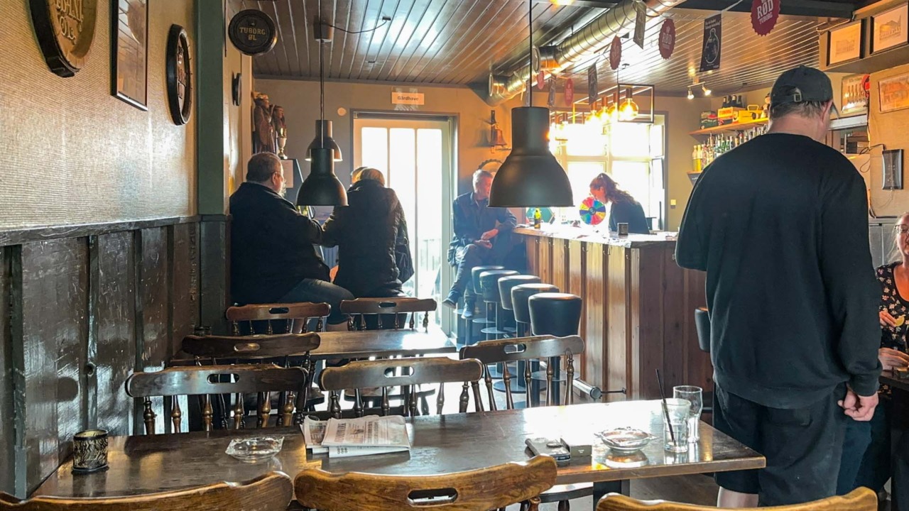 Kom Tit i Horsens er et brunt værtshus, hvor man må ryge.