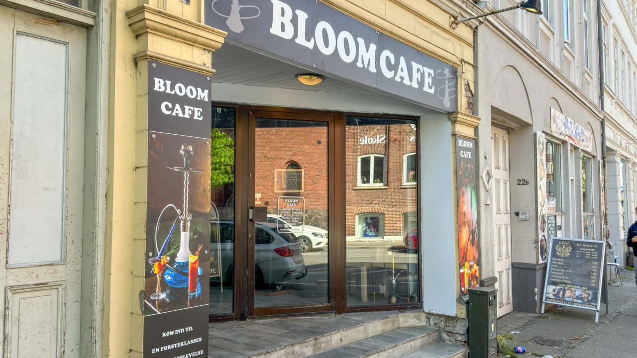 Bloom Cafe set udefra.