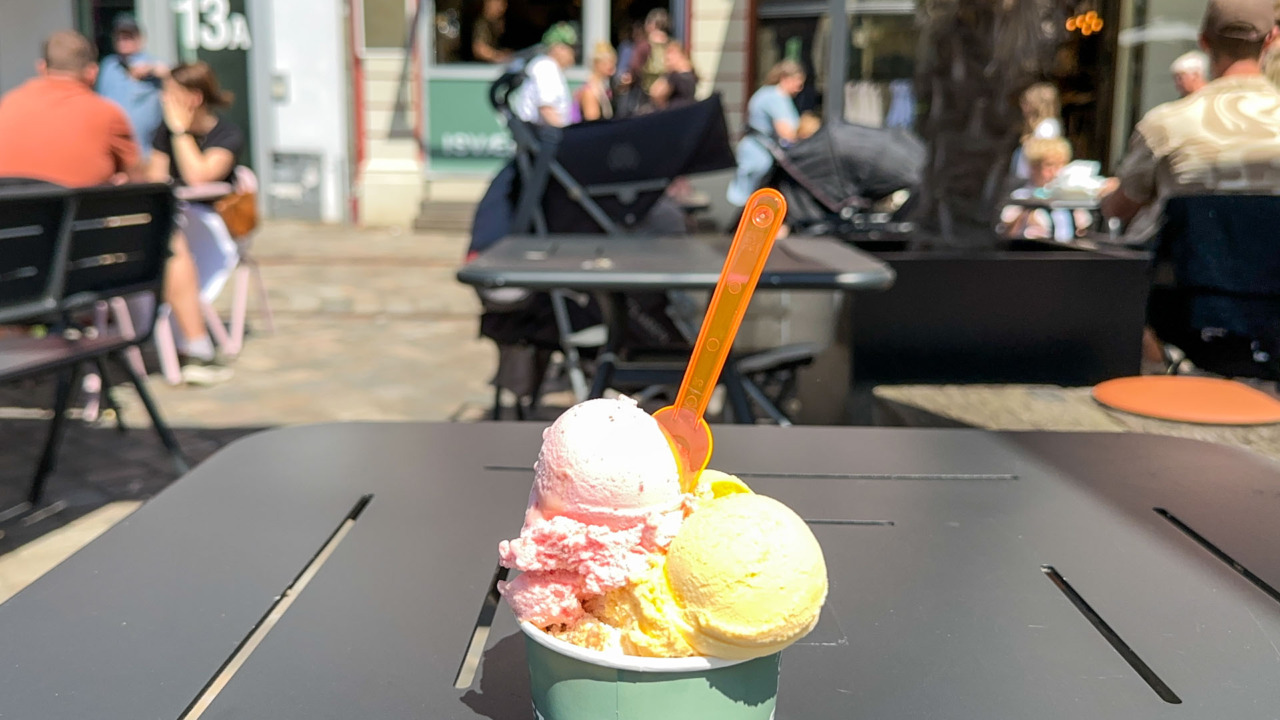 Tre store kugler hos Isværket i Horsens.