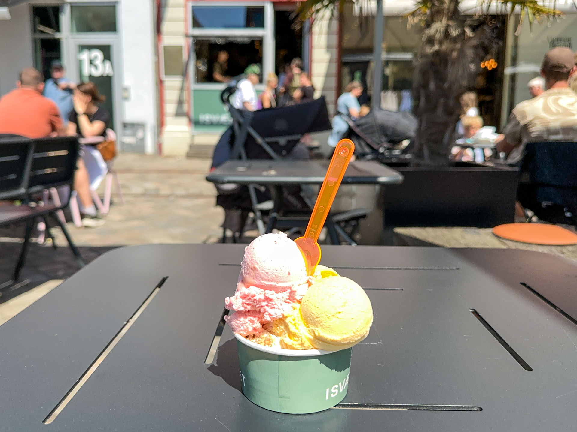 Tre store kugler hos Isværket i Horsens.