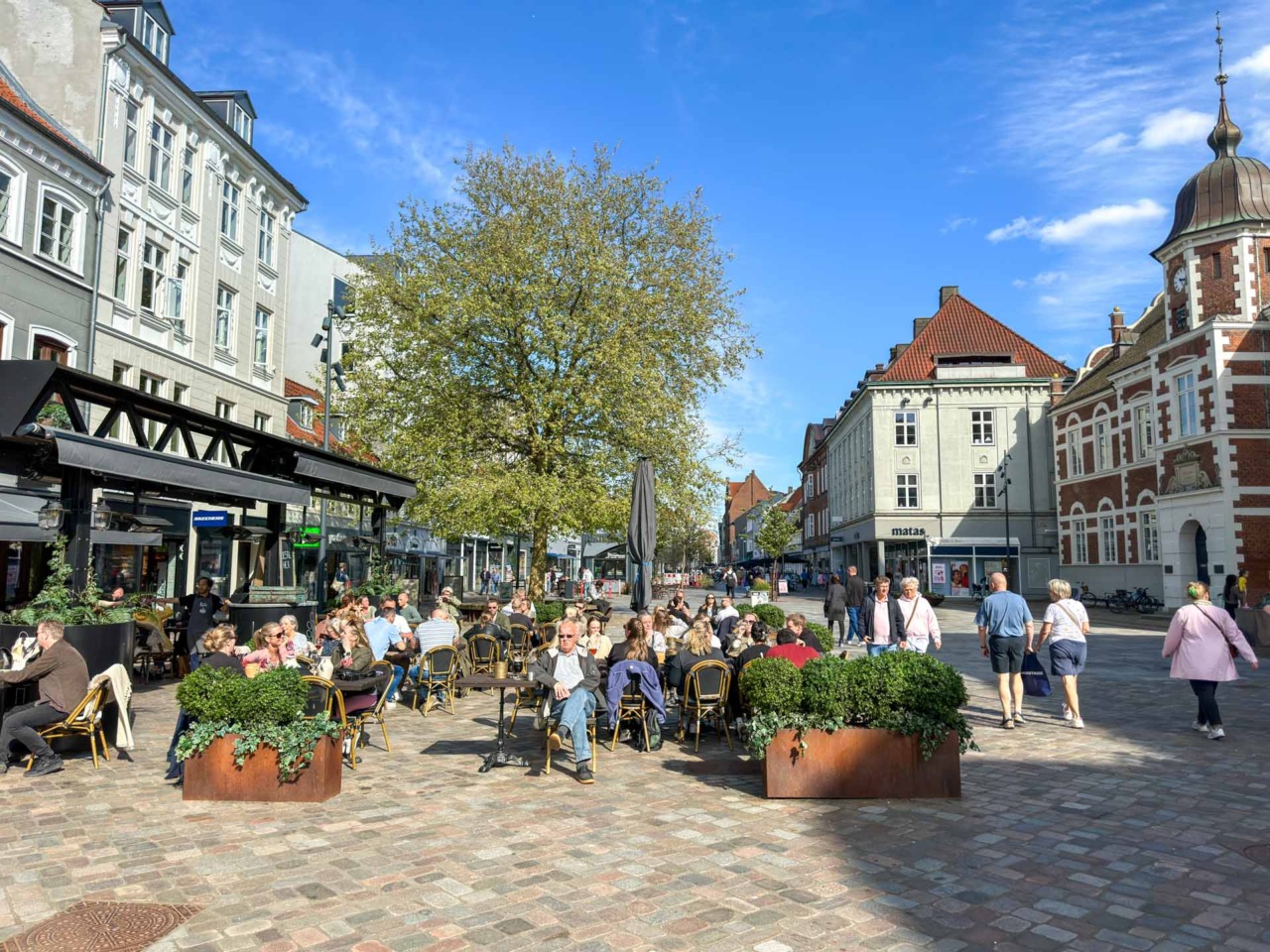 Det gamle Rådhus og gågaden på Søndergade i Horsens.