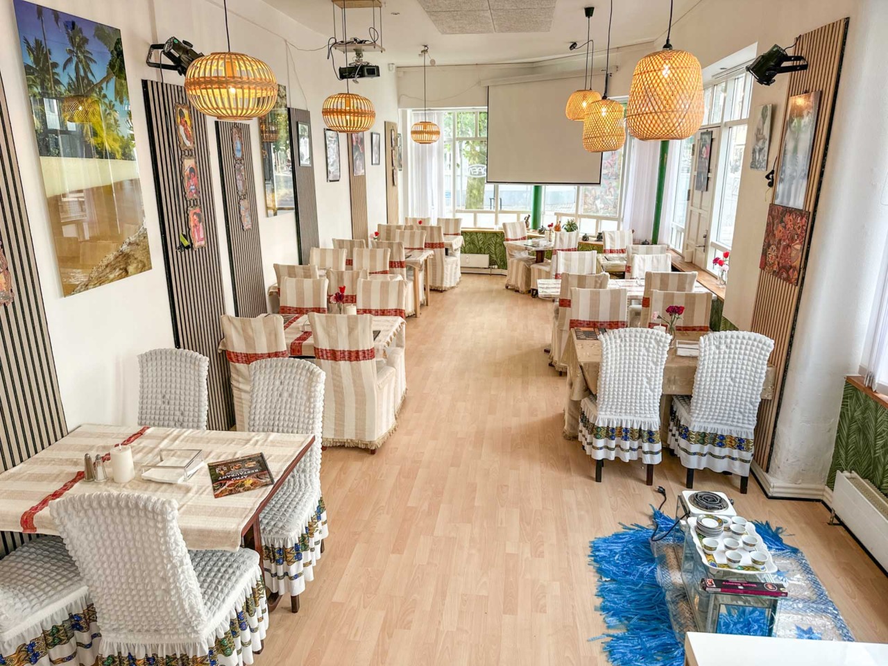 Der er gjort noget for hyggen hos Restaurant Merhaba Torvet 26 Horsens.