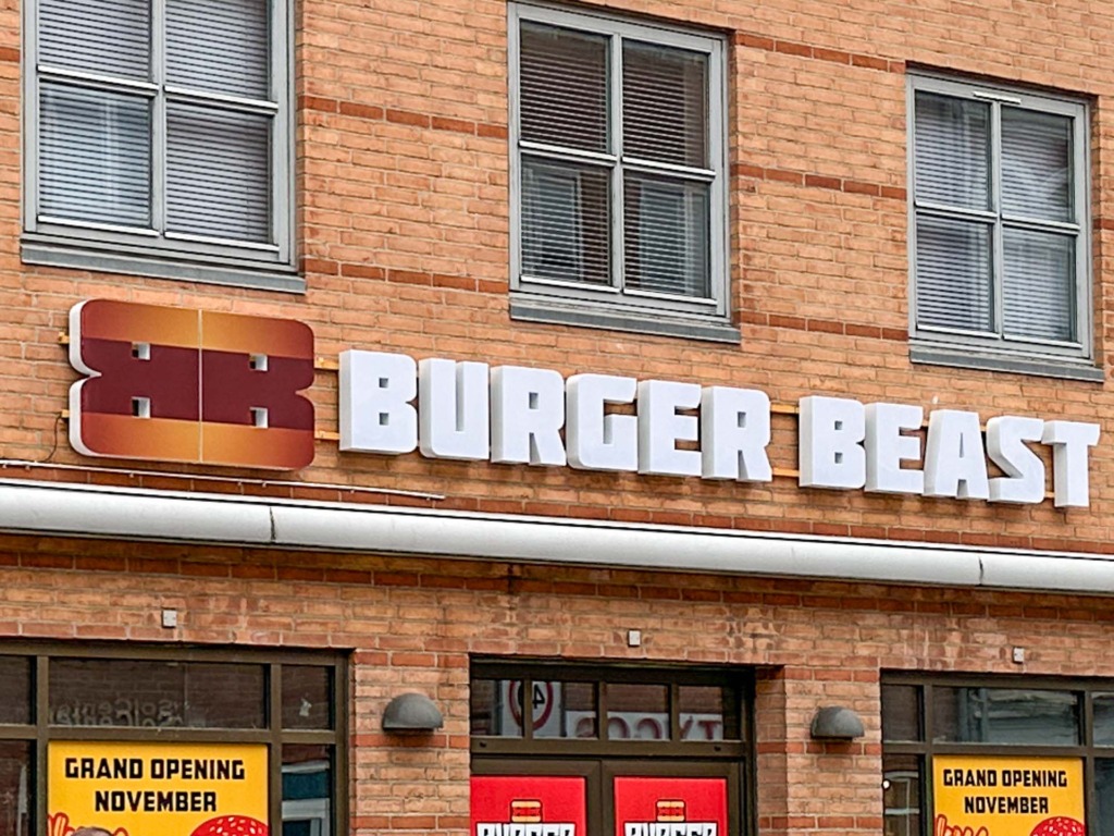 Burger Beast står klar med smash burgere.