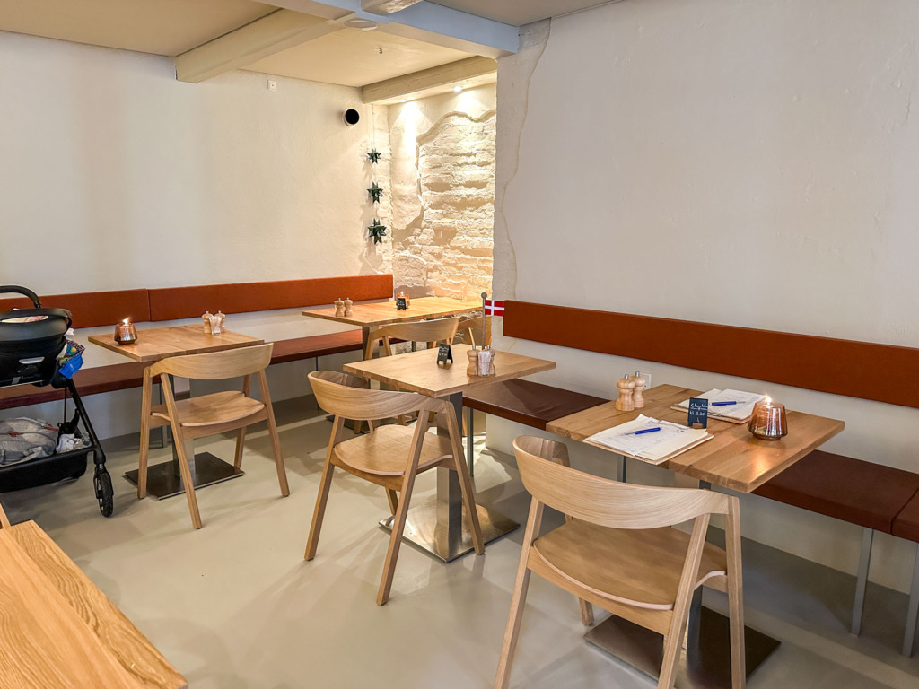 Der er en enkel indretning hos Woodys i Horsens.