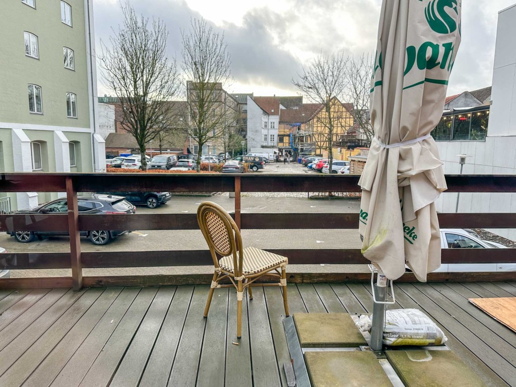 Der er udeservering hos Woodys i Horsens, når vejret er til det.