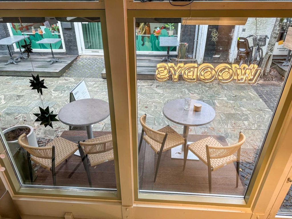 Woodys ligger i Grønnegade i Horsens.