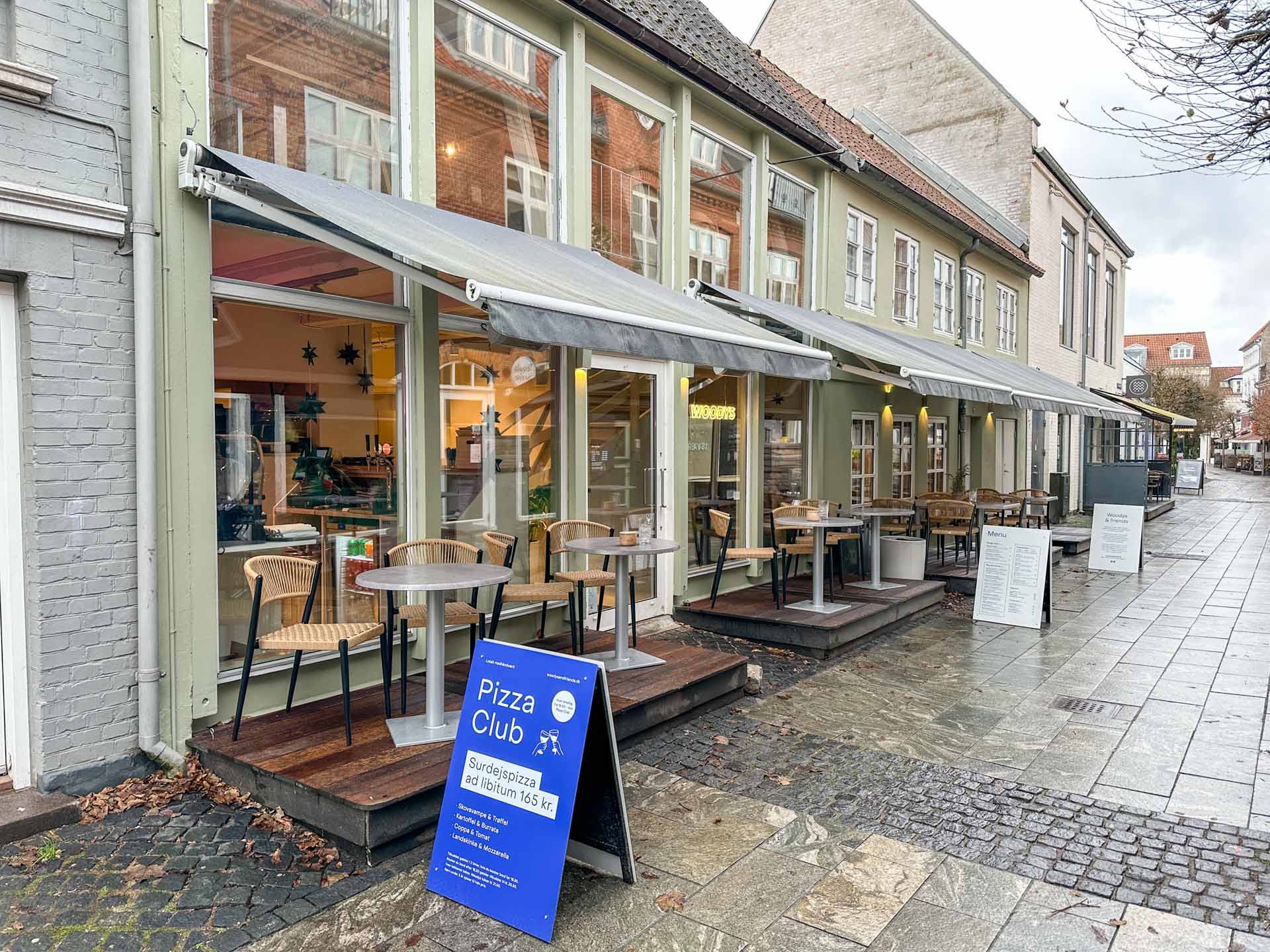 Woodys ligger i Grønnegade i Horsens.