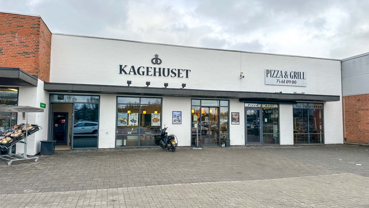 I Egebjerg ligger Pizza og Grill samt Kagehuset.