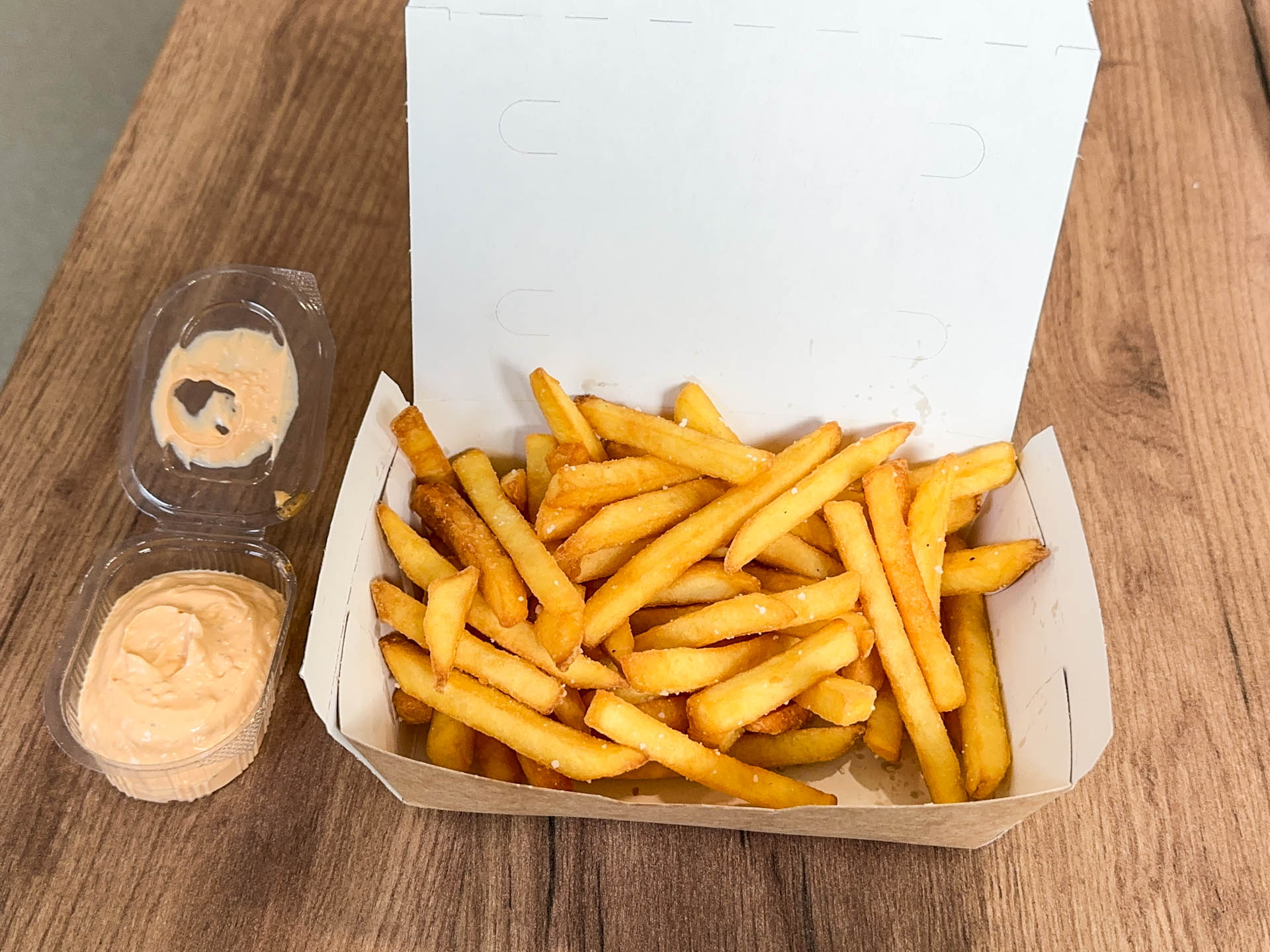 Pommes frites og chilimayo i Horsens.