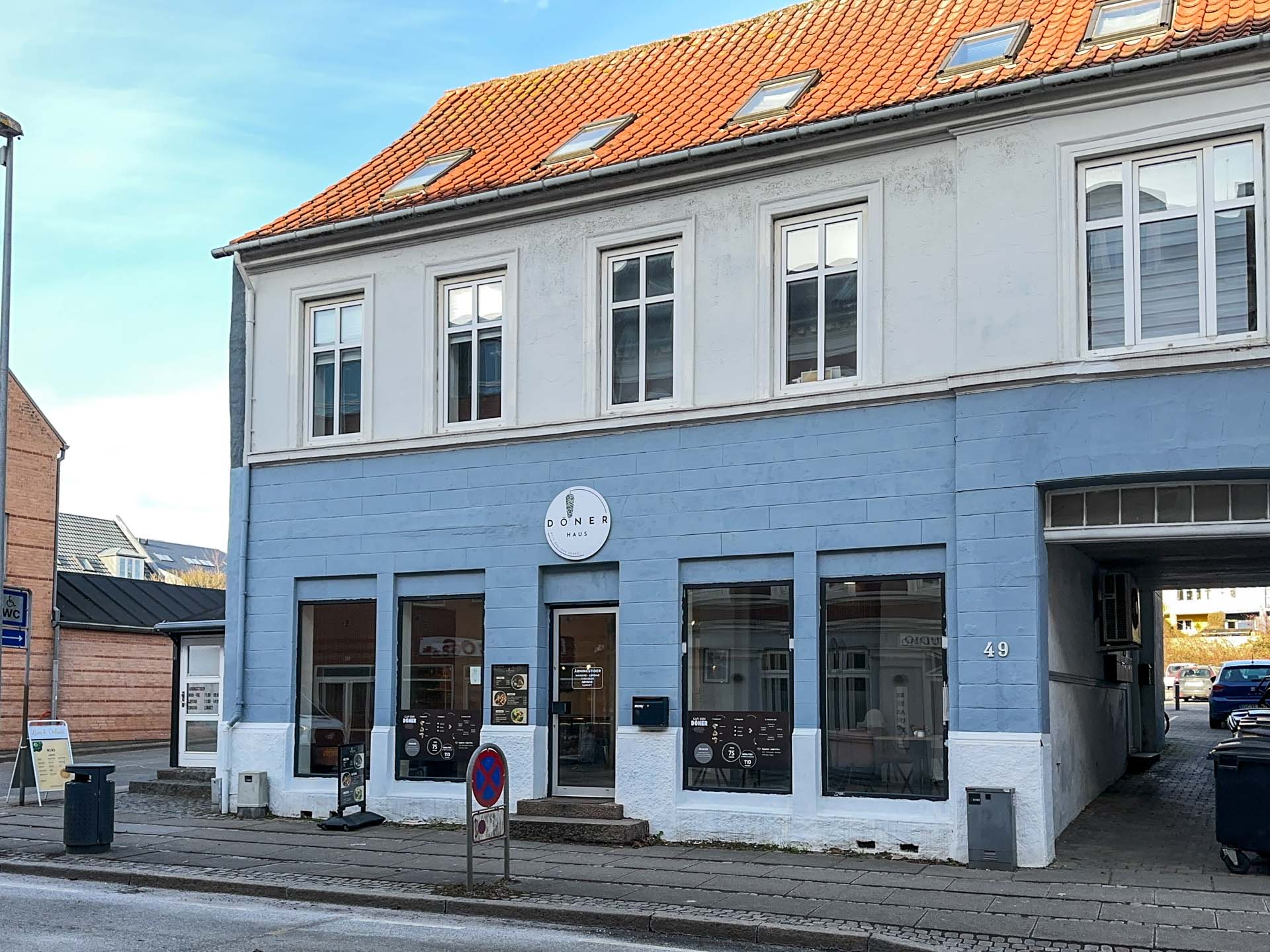 Döner Haus i Horsens siger, de laver ægte berliner döner. 