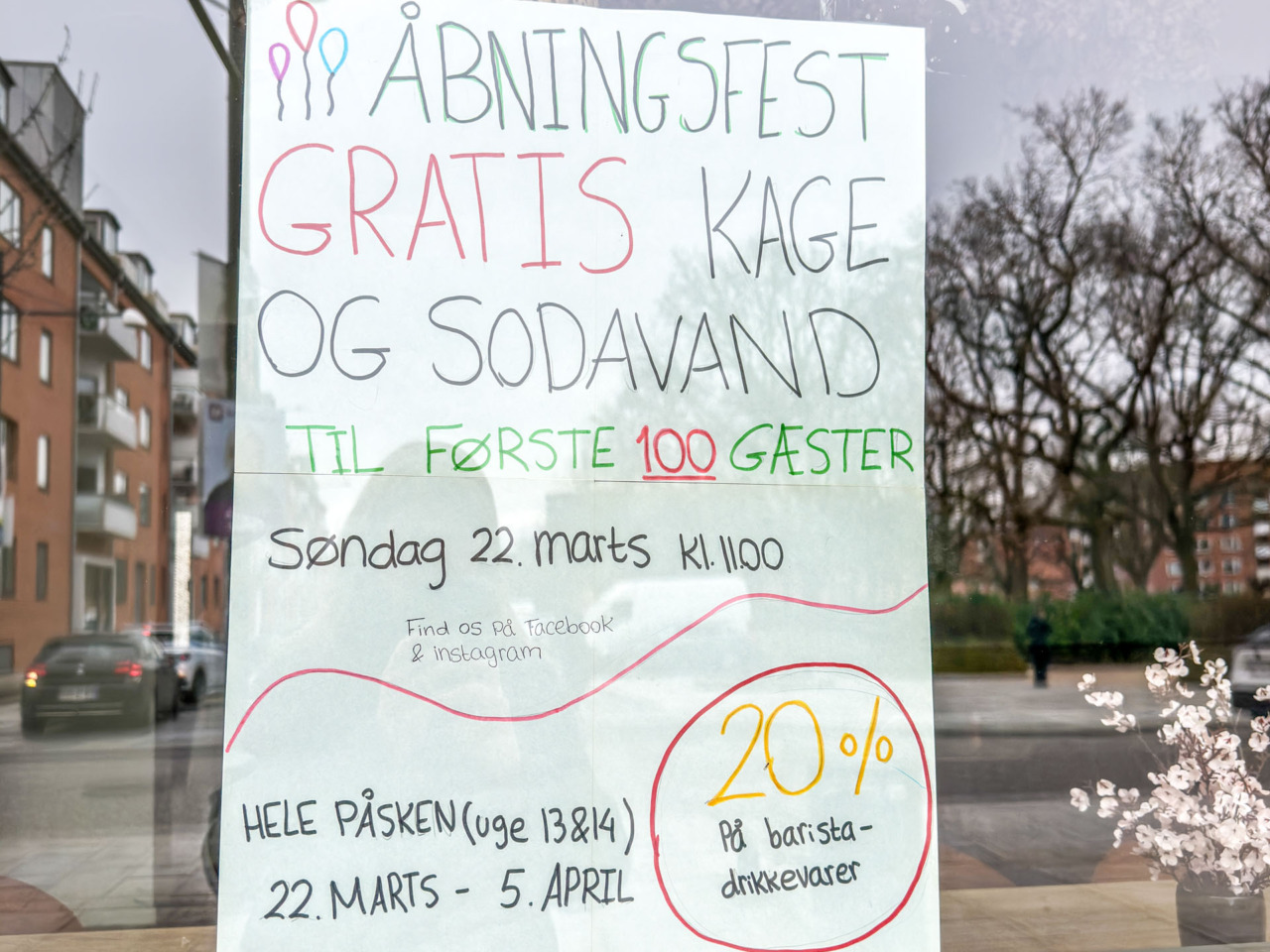 Gratis kage og sodavand til de 100 første hos Midtbyens Bagel & Café i Horsens.